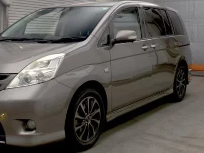 Toyota ISIS