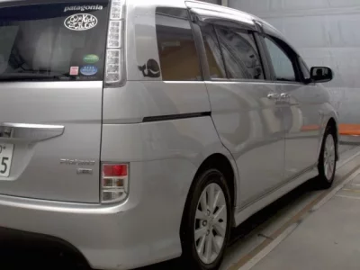Toyota ISIS