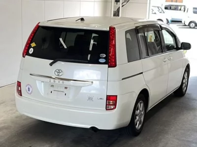 Toyota ISIS