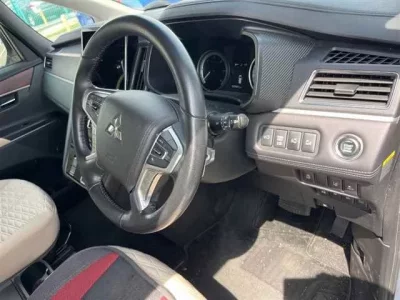Mitsubishi DELICA D5
