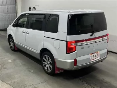 Mitsubishi DELICA D5