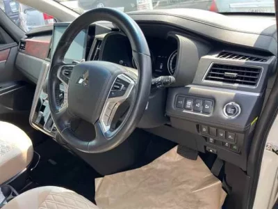 Mitsubishi DELICA D5