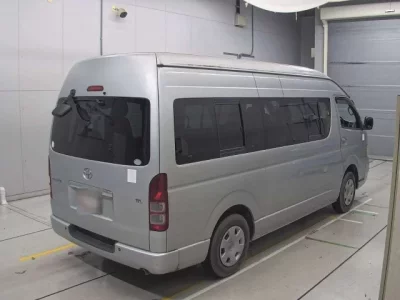 Toyota REGIUS ACE COMMUTER