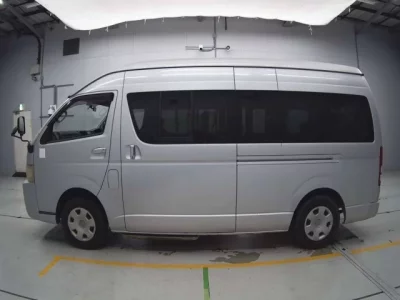 Toyota REGIUS ACE COMMUTER