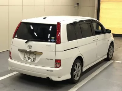 Toyota ISIS