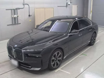 BMW i7