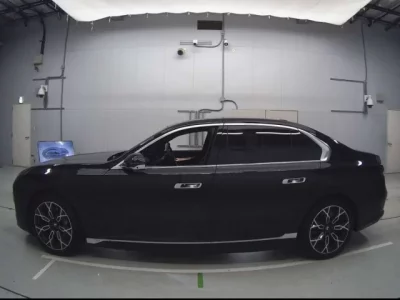 BMW i7