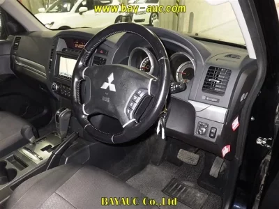 Mitsubishi PAJERO