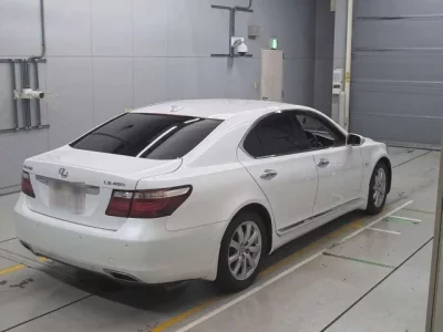 Lexus LS