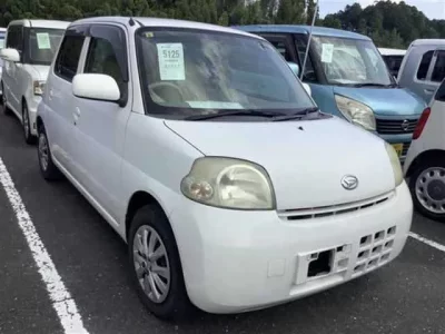 Daihatsu Esse