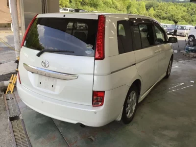 Toyota ISIS