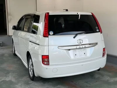 Toyota ISIS