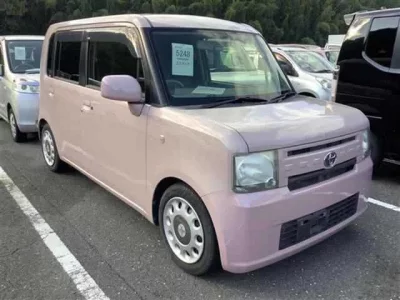 Toyota PIXIS SPACE