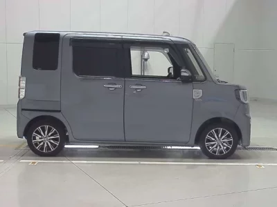 Toyota PIXIS MEGA