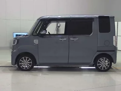 Toyota PIXIS MEGA
