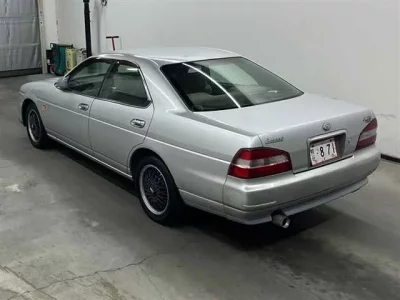 Nissan LAUREL