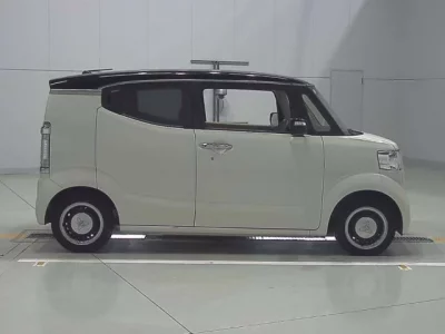 Honda N BOX SLASH