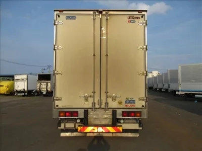 Isuzu TRUCK
