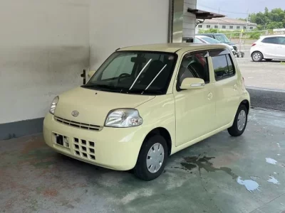 Daihatsu Esse