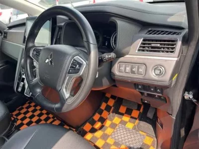 Mitsubishi DELICA D5
