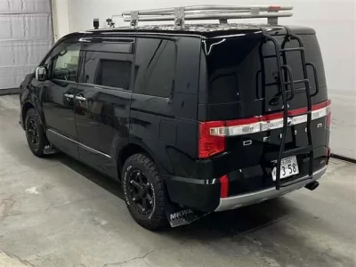 Mitsubishi DELICA D5