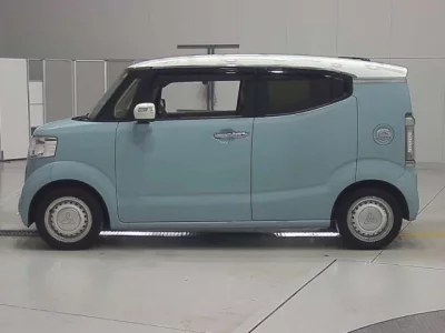 Honda N BOX SLASH
