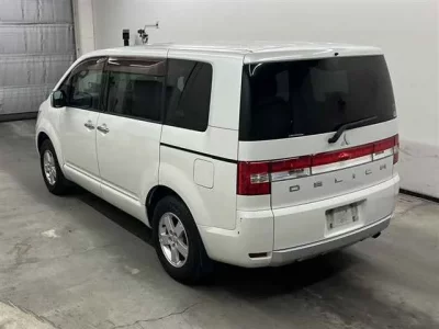 Mitsubishi DELICA D5