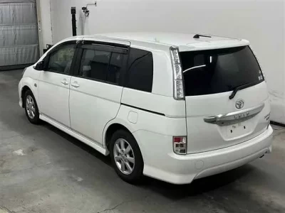 Toyota ISIS
