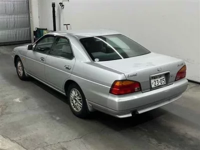 Nissan LAUREL