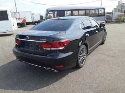Lexus LS