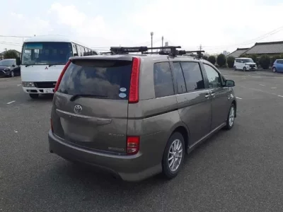 Toyota ISIS