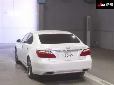 Lexus LS