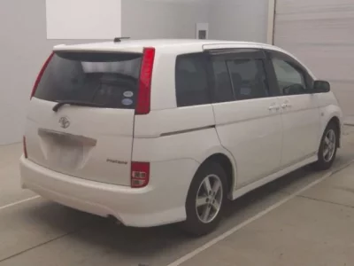 Toyota ISIS