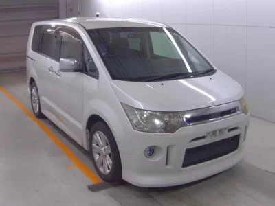 Mitsubishi DELICA D5