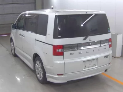 Mitsubishi DELICA D5