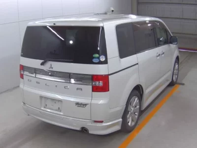 Mitsubishi DELICA D5