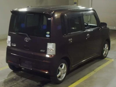 Toyota PIXIS SPACE