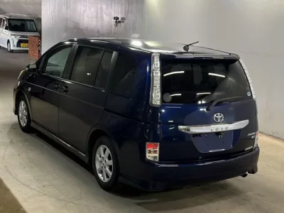 Toyota ISIS