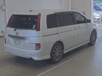 Toyota ISIS
