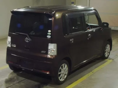 Toyota PIXIS SPACE