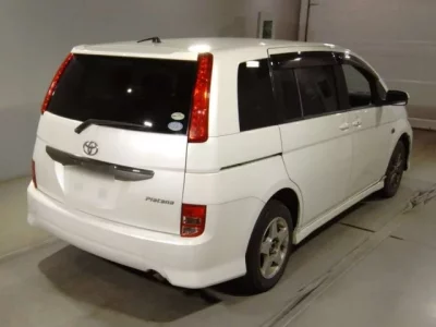 Toyota ISIS