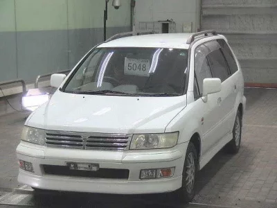 Mitsubishi CHARIOT GRANDIS
