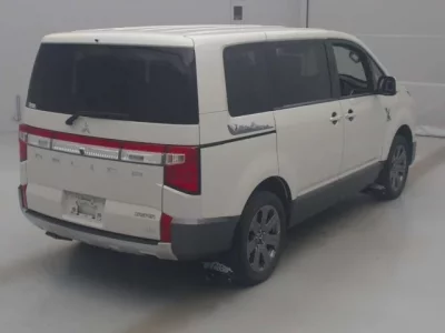 Mitsubishi DELICA D5