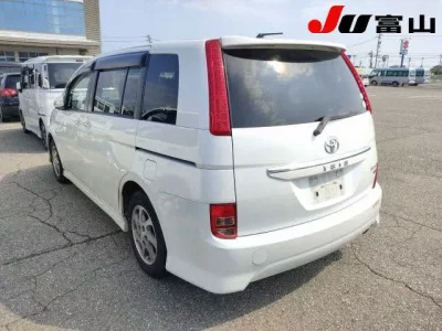 Toyota ISIS
