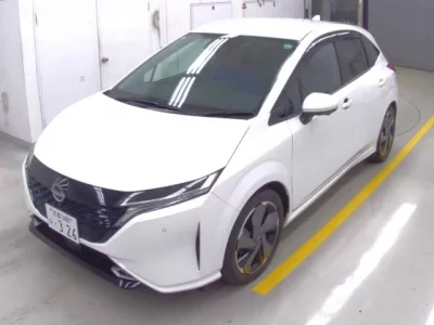 Nissan AURA