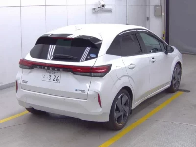 Nissan AURA