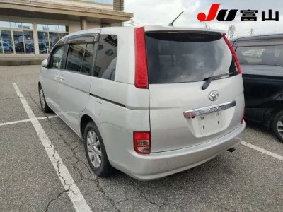 Toyota ISIS