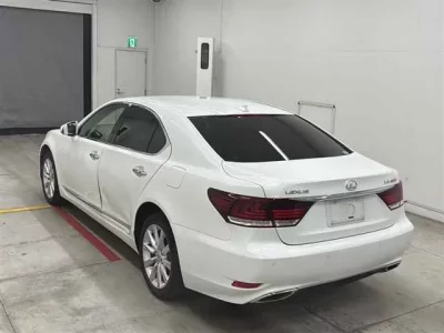 Lexus LS
