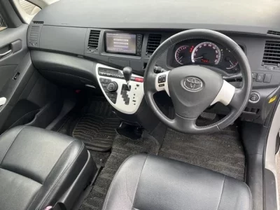 Toyota ISIS