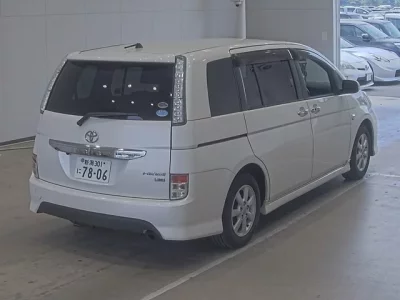 Toyota ISIS